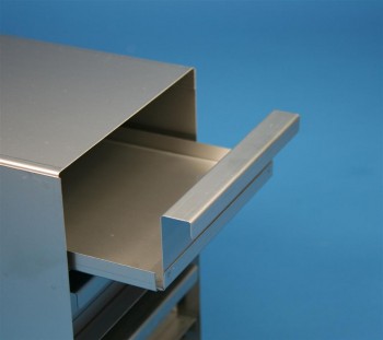 ALPHA 50 Schrankeinschub 3x6 Fächer für 18 Kryoboxen bis 136x136x53 mm, Griffkante, geschlossene Bauform
