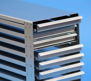 BRAVO 25 Schrankeinschub 2x7 Fächer für 14 Kryoboxen bis 133x133x28 mm, Griffleiste, geschlossene Bauform