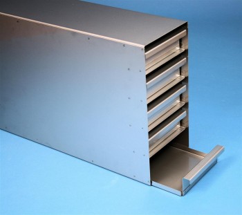 EPPi 45+50 Schrankeinschub 4x5 Fächer für 20 Kryoboxen bis 133x133x53 mm, Griffkante, geschlossene Bauform