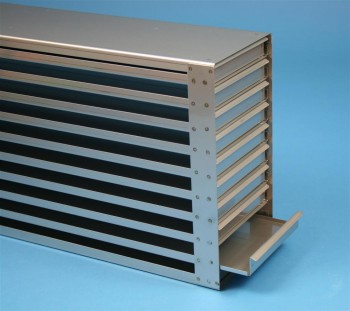 MTP 18 Schrankeinschub 5x10 Fächer für 50 MT-Platten bis 86x128x18 mm, Griffleiste, offene Bauform